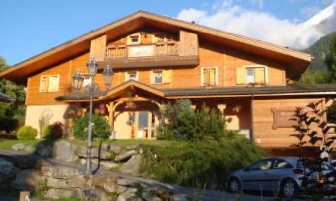 Les Houches Apartment | Apartment 100 mt from the center, excellent view of Mont Blanc glaciers