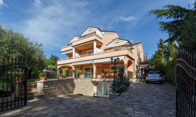 Novigrad Apartment | Apartment 101 in Villa Baissero, 40m from the beach