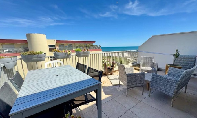 Palavas-les-Flots Apartment | Apartment 1st line Sea view, direct beach access