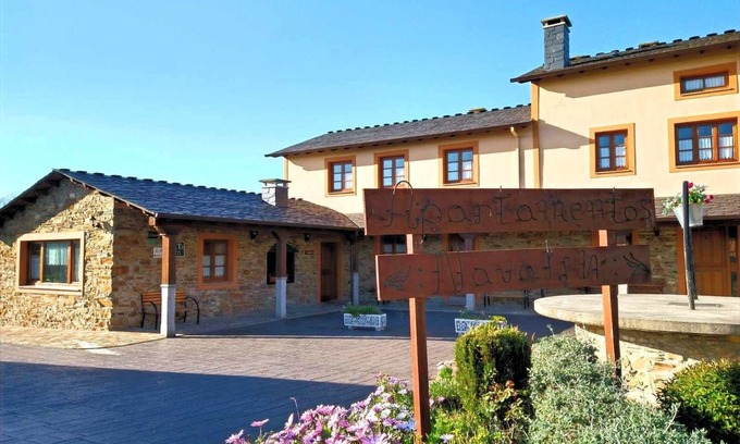 Serantes Apartment | Apartment 2: With porch, pool and garden