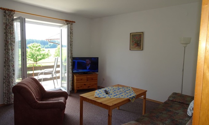 Gollenshausen a.Chiemsee Apartment | Apartment 2a - south-facing balcony with mountain view, 50 sqm