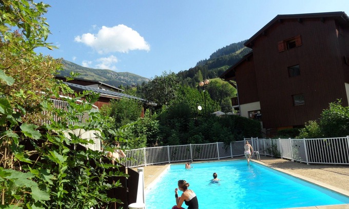 Areches Apartment | Apartment 4-6 people at the foot of the slopes, GARAGE, balcony TERRACE, lift