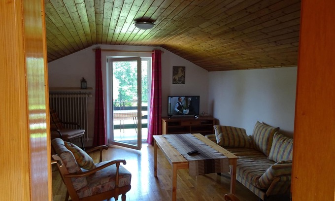 Gollenshausen a.Chiemsee Apartment | Apartment 4a - attic - balcony with morning sun, lake/mountain view, 50sqm