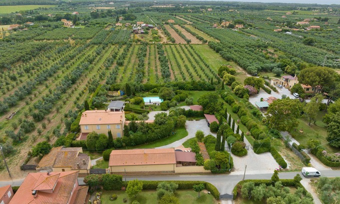 Donoratico Apartment | Apartment 'Agnese 2 Trilocale Con Giardino' with Private Terrace, Shared Garden and Wi-Fi