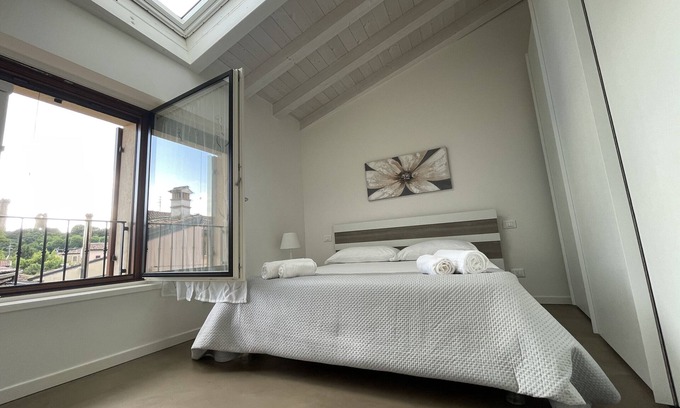 Valeggio sul Mincio Apartment | Apartment 'Appartamento Matteo' with Wi-Fi and Air Conditioning