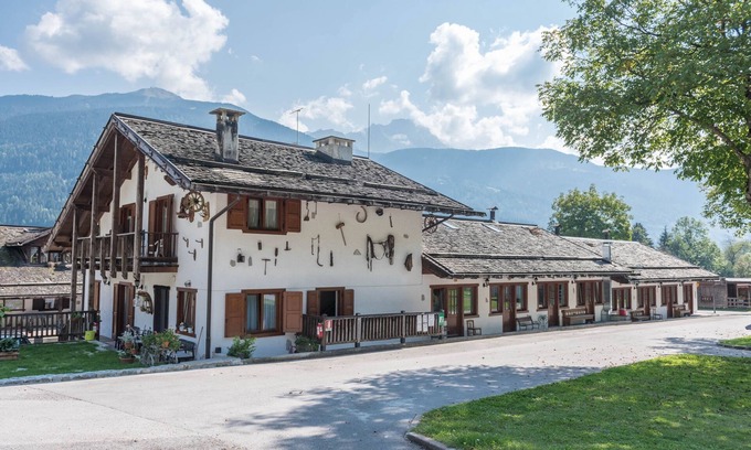 Pinzolo Apartment | Apartment 'Adamello 12' with Wi-Fi