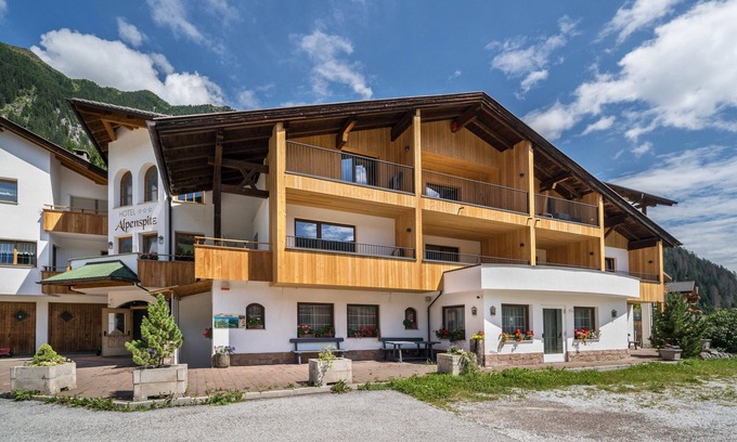 Racines Apartment | Apartment 'Alpenspitz Mareiterstein' with Mountain View, Shared Garden & Wi-Fi