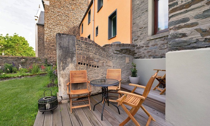 Traben-Trarbach Apartment | Apartment 'Alte Stadtvilla Am Weinberg 5' with Shared Garden and Wi-Fi