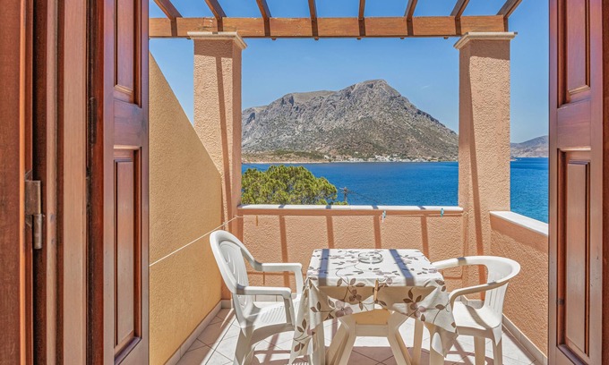 Kamari Apartment | Apartment 'Amphitrite -' with Sea View, Wi-Fi and Air Conditioning