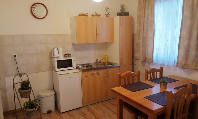 Poljanak Apartment | Apartment and Rooms Nevenka (80761-A2) - Poljanak