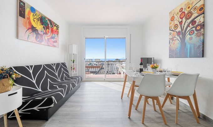 Torredembarra Apartment | Apartment 'Apartamento Moderno Y Soleado' with Sea View, Wi-Fi and Air Conditioning