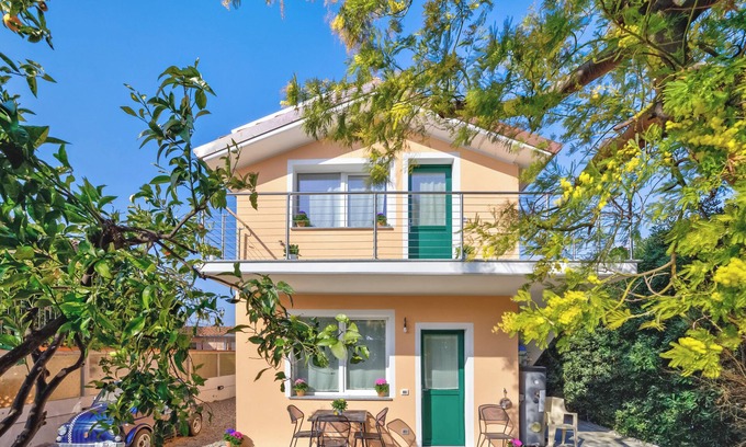 Ceriale Apartment | Apartment "Baita Marina - Tramontana 30m mare" with Garden & Wi-Fi