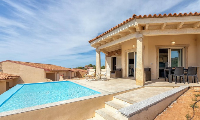 Trinita d'Agultu e Vignola Apartment | Apartment 'Borgo Del Mare 1' with Sea View, Private Pool and Air Conditioning