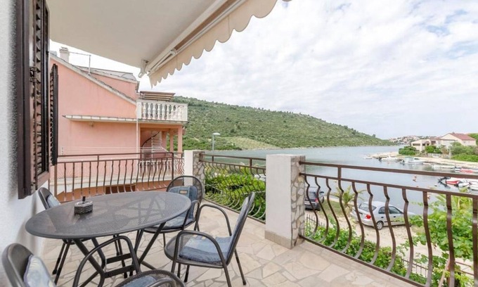 Podglavica Apartment | Apartment Brnabic (57461-A1) - Rogoznica