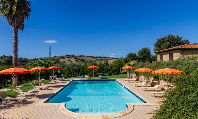 Magliano in Toscana Apartment | Apartment 'Bruco' with Shared Pool, Wi-Fi and Air Conditioning