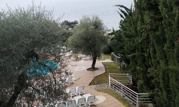 Porto Apartment | Apartment 'Bungalow Pit Stop' with Lake View, Wi-Fi and Air Conditioning