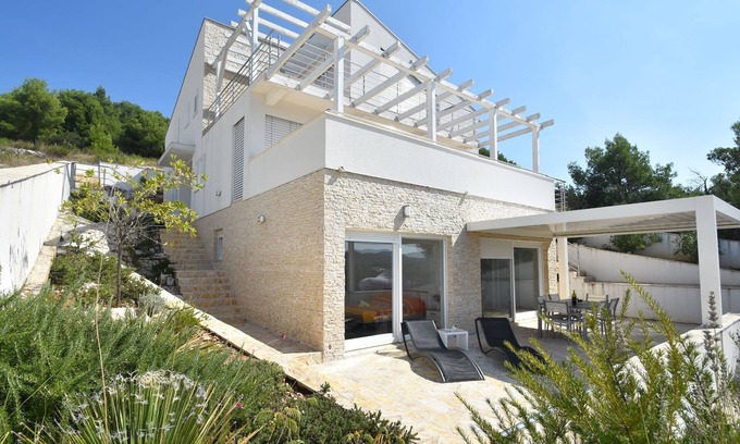 Bilice Apartment | Apartment by the Beach in Dalmatia