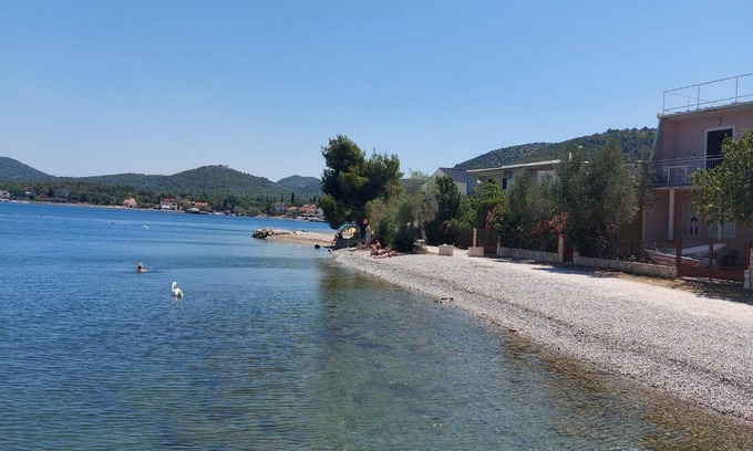 Bilice Apartment | Apartment by the Beach