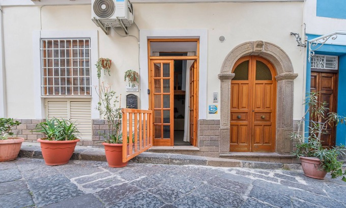 Lipari Historic Centre Apartment | Apartment 'Cafio's House' with Wi-Fi and Air Conditioning