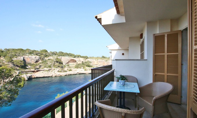 Cala Figuera Apartment | Apartment 'Cala Figuera 1b' with Sea View, Wi-Fi and Air Conditioning