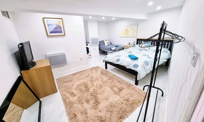 Huddersfield Apartment | Apartment Canal side Huddersfield