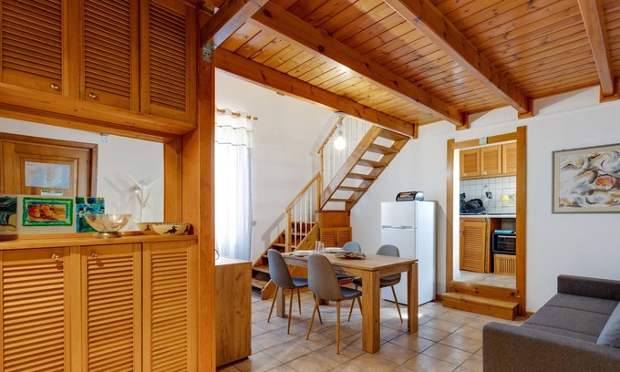 Seneghe Apartment | Apartment "Casa De Castro" with A/C