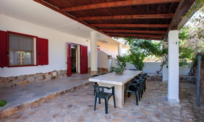 Cala Liberotto Apartment | Apartment Casa delle Mimose near the beach with A/C, Wi-Fi, Garden, Terrace & BBQ