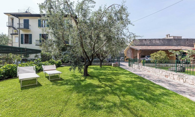 Torri del Benaco Apartment | Apartment 'Casa Gemma' with Garden & A/C