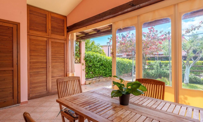 Murta Maria Apartment | Apartment 'Casa Papaya' with Shared Pool, Wi-Fi and Air Conditioning
