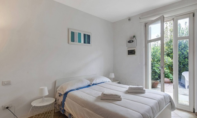 Lucca Apartment | Apartment 'Charming in Lucca' with Private Garden, Wi-Fi and Air Conditioning