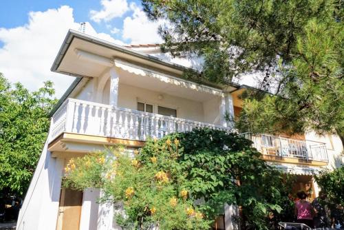 Basanija House | Apartment Cirila