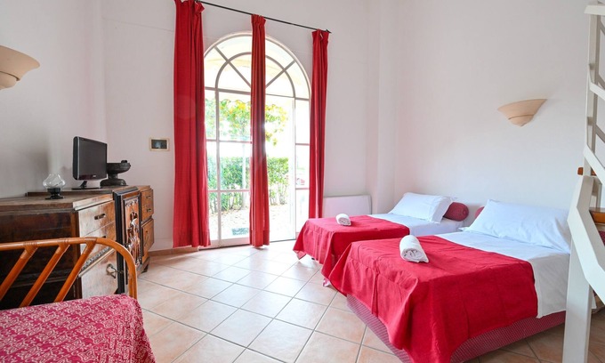 Succhivo Apartment | Apartment-Classic-Ensuite with Shower-Garden view