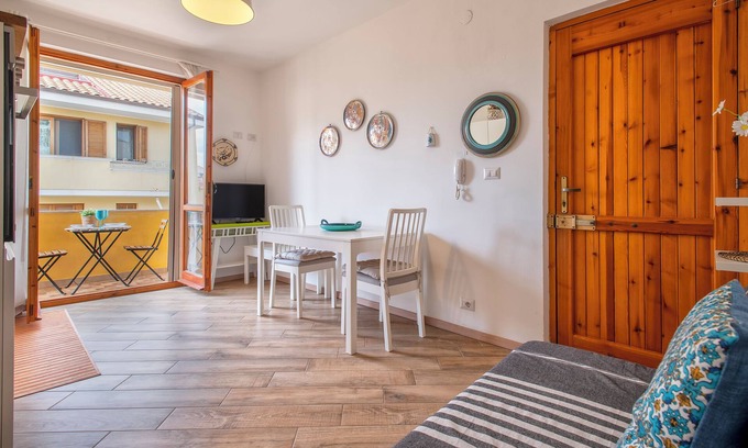 La Pietraia Apartment | Apartment 'Clhome 3 Minutues from the Beach' with Air Conditioning