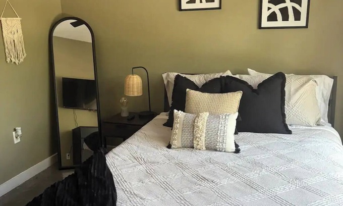 South Downtown Condo | Apartment/Condo Downtown Atlanta