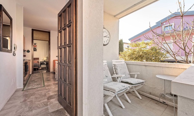 Rivoltella Apartment | Apartment 'Desenzano Bilocale Con Posto Auto' with Shared Garden