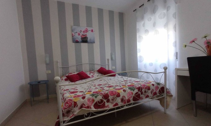 Peschici Apartment | Apartment 'Deluxe Room' with Private Terrace, Wi-Fi and Air Conditioning