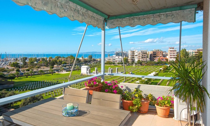 Alimos Apartment | Apartment 'Dendrinos Athens Riviera' with Sea View, Wi-Fi and Air Conditioning