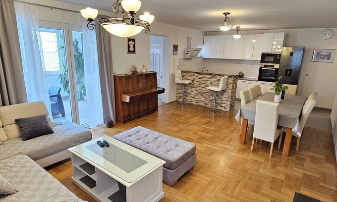 Montovjerna Apartment | Apartment Dijana - Luxury apartment with very friendly owners