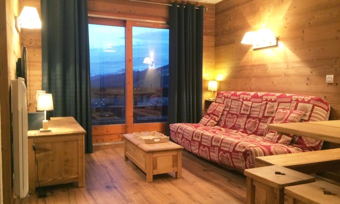 Meribel-Mottaret Apartment | Apartment ,Direct access to the slopes,4-6 persons,35 m2,beautiful view,wifi