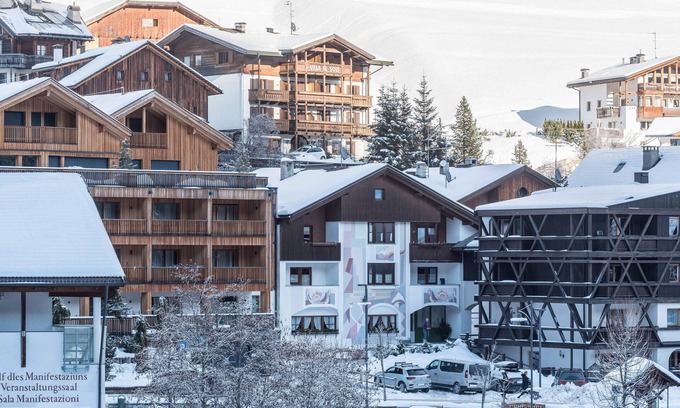 San Cassiano Apartment | Apartment "Dolomieu 29" with Mountain View, Wi-Fi & Balcony