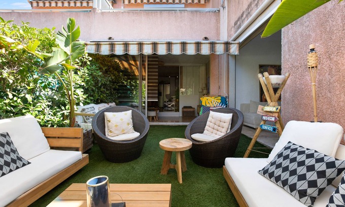 Le Dramont Apartment | Apartment 'Domaine De La Corniche' with Private Terrace, Wi-Fi and Air Conditioning