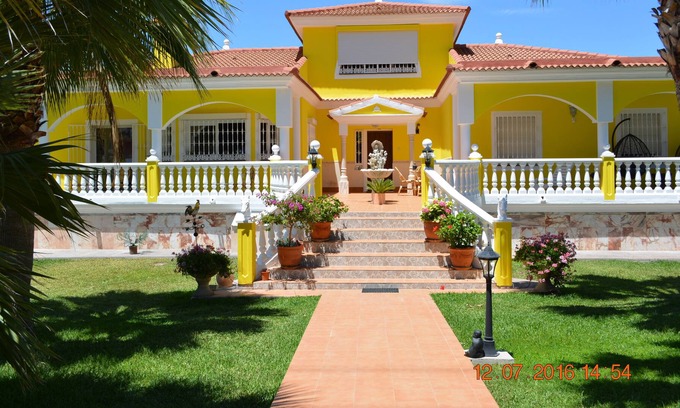 Pinos de Alhaurin Apartment | Apartment "LUV" on the Costa del Sol with pool and tennis.