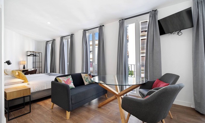 Jerez de la Frontera Old Town Apartment | Apartment 'Casa Milano 1' with Balcony, Wi-Fi and Air Conditioning