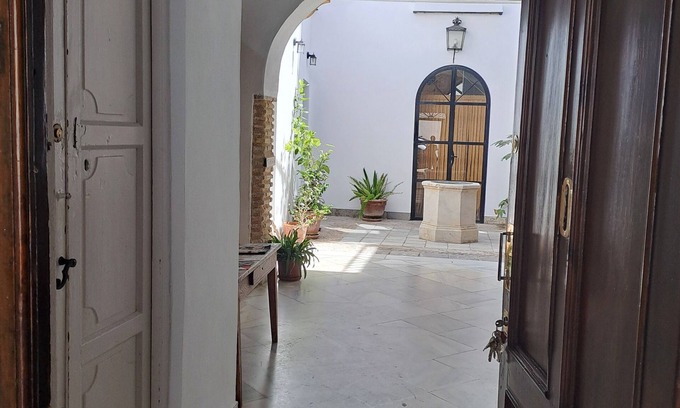 Sanlucar de Barrameda House | Apartment in Historic Sanluqueña House With Charm