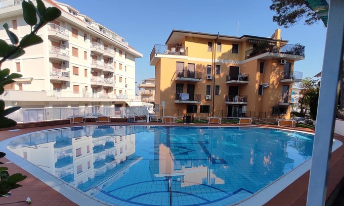 Eraclea Mare House | Apartment facing pine forest pool 3 max 4 people - with pool wi-fi