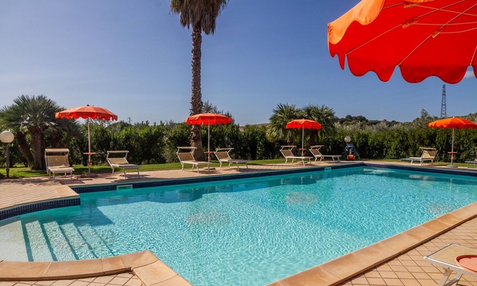 Magliano in Toscana Apartment | Apartment 'Farfalla' with Shared Pool, Wi-Fi and Air Conditioning