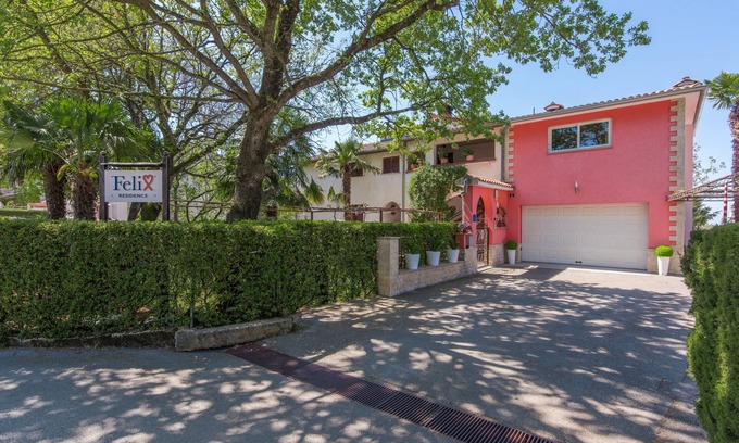 Kukci Apartment | Apartment Felix with pool in Porec