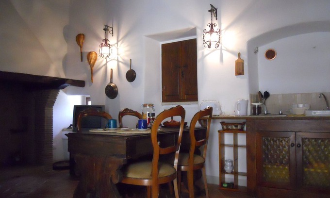 Precetto House | Apartment for 2 in medieval village with breathtaking views