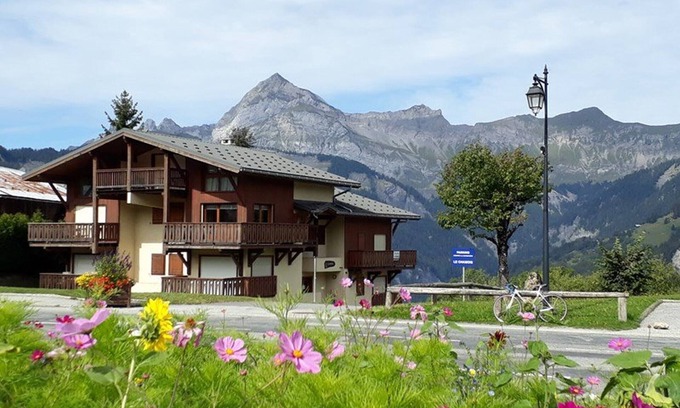 Crest-Voland Apartment | Apartment for 4 with parking, near slopes, pets allowed