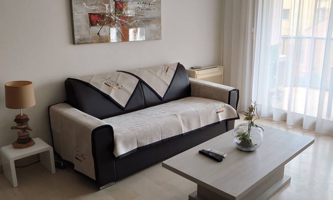 Saint-Raphael Apartment | Apartment for 6 people on foot, downtown, beaches, TGV